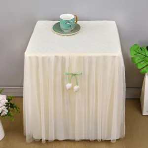 Copertura Per Comodino Bianca Trapuntata In Tulle Con Gonna Tovaglia Di Protezione Nuova