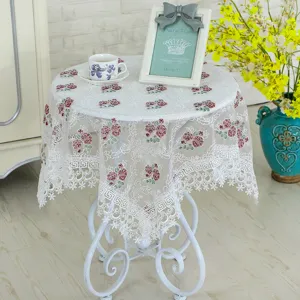 Mantel bordado de encaje blanco cubierta redonda patron floral vista detallada