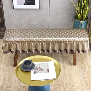 Fodera trapuntata dorata per panca in raso coprisgabello da pianoforte con balza.