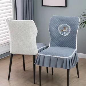 Housse de chaise matelassée de luxe nordique avec dentelle et cerf brodé pour salle à manger.