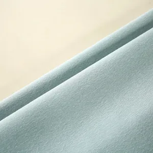 Détail du tissu de nappe imperméable bleu-vert clair, texture de matériau anti-poussière.