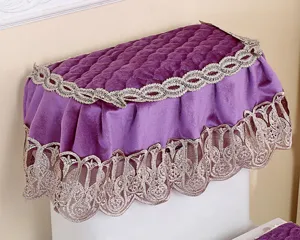Fundas para tapa de inodoro de terciopelo morado con elegante encaje suave.