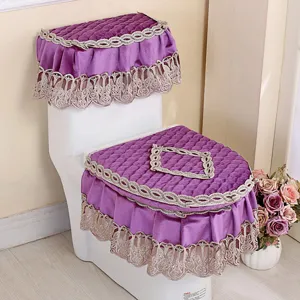 Vista detallada del lujoso juego de funda para asiento de inodoro de terciopelo violeta.