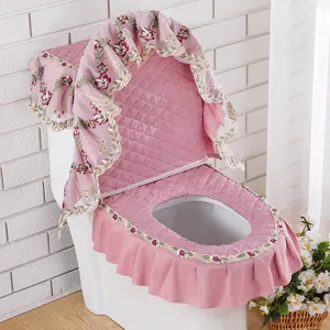 Conjunto de funda de asiento de inodoro acolchada rosa con bordado floral elegante.