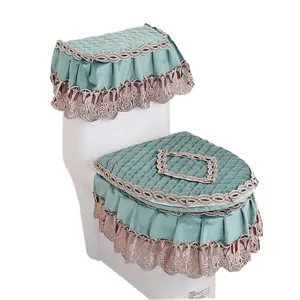 Conjunto de funda para asiento de inodoro de terciopelo verde con elegantes volantes.