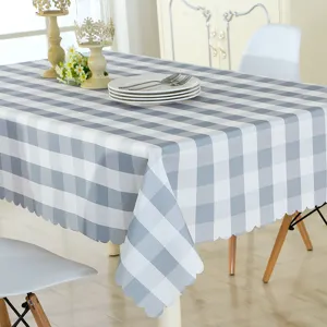 Vue détaillée de la nappe rectangulaire à carreaux gris et blanc, tissu imperméable.