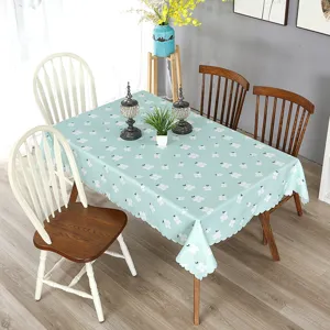 Nappe rectangulaire imperméable avec un charmant motif floral vert clair pour la salle à manger.