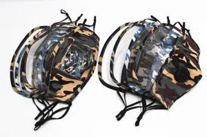 Detailansicht der Camouflage-Baumwollmasken mit transparentem Fenster zum Lippenlesen