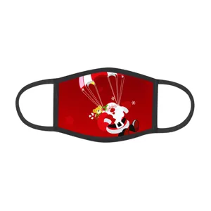 Detail der Weihnachts-Gesichtsmaske mit Weihnachtsmann-Cartoon-Druck auf Baumwolle