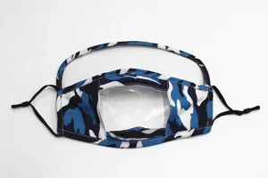 Detailansicht der Camouflage-Baumwollmaske mit transparentem Fenster zum Lippenlesen