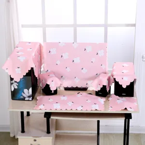 Komplettes Set dekorativer rosa Blumen-Computer-Staubschutzhüllen für Monitor und PC.