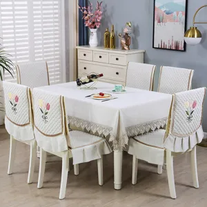 Elegante set di tovaglia da pranzo e cuscini per sedie con design di tulipani ricamati.