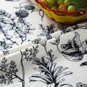 Gros plan détaillé de tissu blanc avec impression de croquis botaniques noirs élégants.