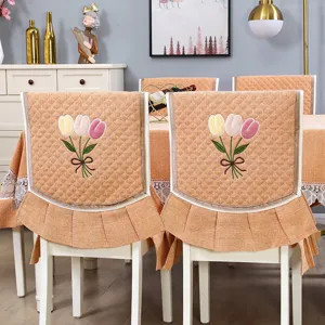 Set fodera per sedia da pranzo trapuntata e tovaglia con ricamo di tulipani per uso domestico.