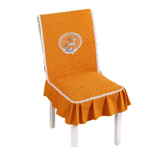 Housse de chaise élastique en velours côtelé avec broderie de cerf et bordure en dentelle.
