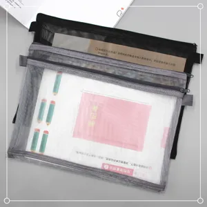 Vista detallada de bolsa de malla A4 para documentos gris con cremallera y artículos