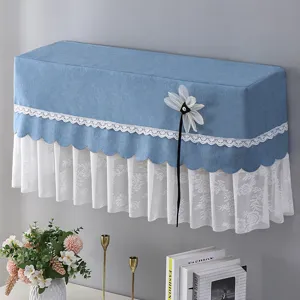 Copertura per condizionatore in pizzo blu e bianco con fiore decorativo su parete grigia