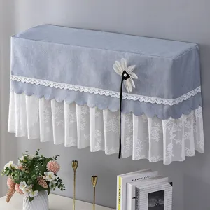 Elegante copri condizionatore azzurro con frange floreali in pizzo bianco per la casa