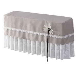 Elegante copertura per condizionatore a muro grigia con finiture in pizzo floreale e fiore