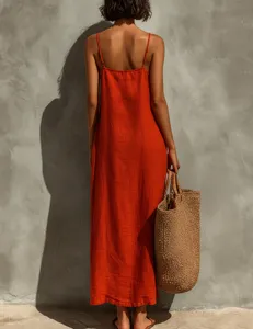 Abito lungo maxi con spalline regolabili e scollo quadrato, perfetto per vacanze boho.