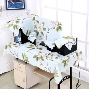 Elegantes hellblaues Staubschutzset mit weißem Blumenmuster für Computer und Tisch