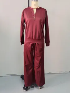 Completo casual bordeaux a due pezzi con maglia a maniche lunghe e pantaloni a gamba larga