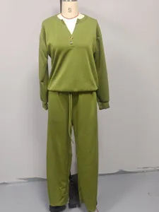 Set due pezzi casual con maglia a maniche lunghe scollo a V e pantaloni larghi verdi