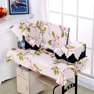 Elegantes Stoff-Staubschutz-Set für Computer mit rosa Magnolienblütenmuster im Detail