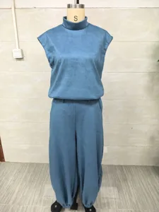 Ensemble deux pièces sans manches en faux daim avec pantalon large resserré en bas