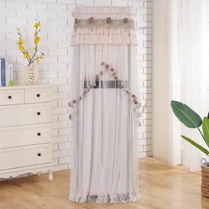 Elegante copertura per condizionatore verticale in pizzo crema con ricami floreali