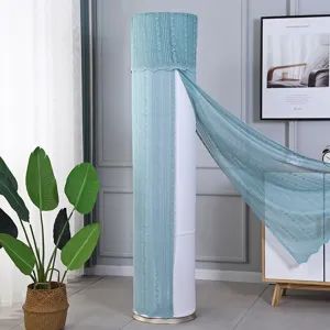 Elegante copertura in pizzo azzurro per condizionatore cilindrico a fiori.