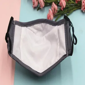 Innenansicht der grauen Baumwoll-Staubmaske mit Filtertasche und schwarzen Gummibändern.