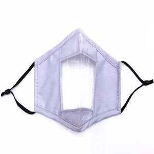 Detailansicht der Lippenlesemaske aus Baumwolle mit Sichtfenster und verstellbaren Schlaufen