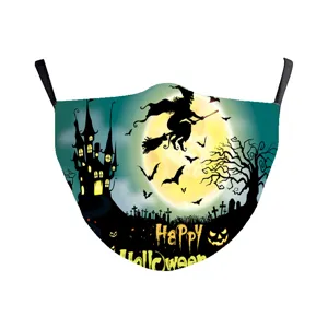 Detailansicht der bedruckten Halloween Baumwollmaske mit Hexen und Schlossmotiv