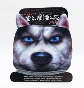 Detalle de la mascarilla de algodón transpirable con estampado Husky 3D en envase