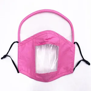 Detailansicht der pinken Baumwoll-Lippenlesemaske mit integriertem Gesichtsschutz.