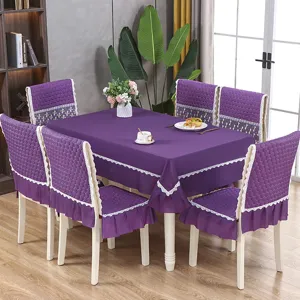 Housses de chaise de salle à manger matelassées violettes et nappe assortie avec bordure en dentelle