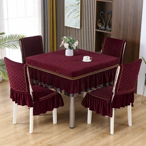Set completo di tovaglia in velluto bordeaux trapuntato e coprisedie con volant per sala da pranzo
