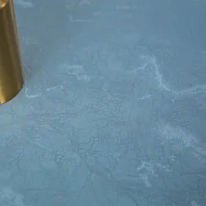 Gros plan du tissu de housse de chaise bleu texturé montrant les détails précis