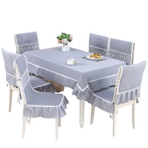 Ensemble nappe et housses de chaise nordiques grises avec bordure en dentelle et matelassage