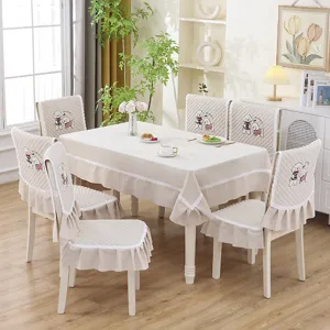 Ensemble nappe et housses de chaise matelassées beiges avec broderie chiot et dentelle