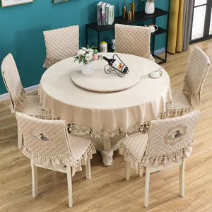 Elegante tovaglia rotonda trapuntata e coprisedie coordinati con ricamo di cigno