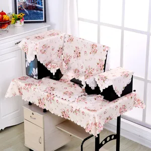 Detailansicht eines Computer Staubschutzsets mit Vintage Blumenmuster für Monitore