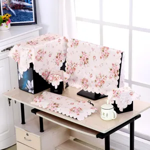 Detailansicht des Computer-Staubschutz-Sets mit Blumenmuster und Spitzenkanten