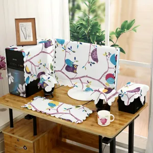 Komplettes Computer-Staubschutz-Set mit bunten Eulen- und Vogelmustern auf dem Tisch