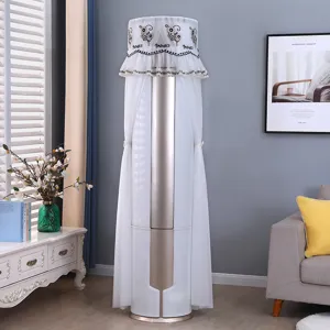 Elegante copertura antipolvere in pizzo bianco per condizionatori cilindrici verticali.