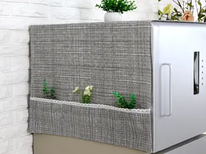 Funda protectora gris a cuadros para refrigerador con bolsillos laterales y encaje blanco