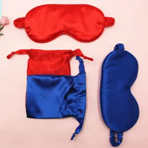 Hochwertiges Set aus seidiger Schlafmaske und Beutel in Rot und Blau für einen erholsamen Schlaf.