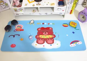 Große niedliche blaue Schreibtischunterlage mit Comic-Bär und 'Miss You' Motiv für den Tisch