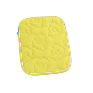 Custodia per iPad trapuntata gialla con motivo floreale per protezione tablet chic